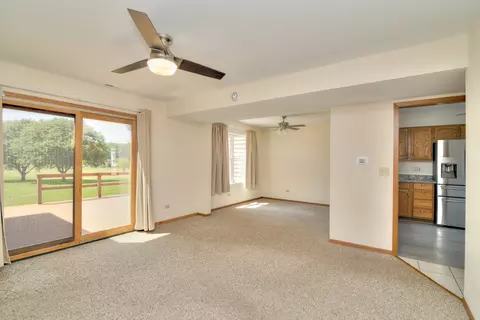 Living - 9925 Amanda Ln, Algonquin, IL 60102 photo 3 of 6