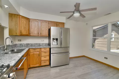 Kitchen - 9925 Amanda Ln, Algonquin, IL 60102 photo 4 of 4