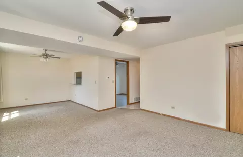 Living - 9925 Amanda Ln, Algonquin, IL 60102 photo 5 of 6