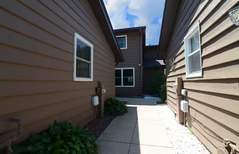 Exterior - 9925 Amanda Ln, Algonquin, IL 60102 photo 2 of 11