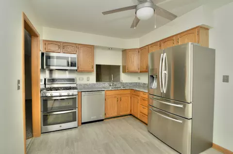 Kitchen - 9925 Amanda Ln, Algonquin, IL 60102 photo 1 of 4