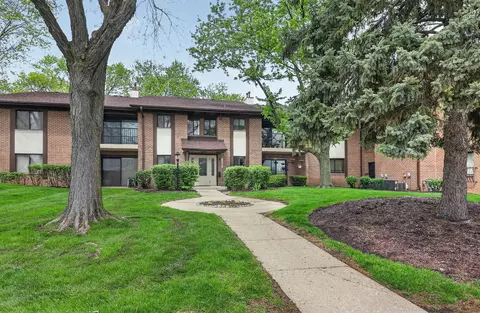 8212 Anchor Dr #508, Woodridge, IL 60517