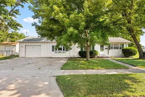 704 E 4th St, Streator, IL 61364