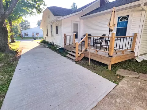 Exterior - 1502 N Walnut St, Olney, IL 62450 photo 3 of 12