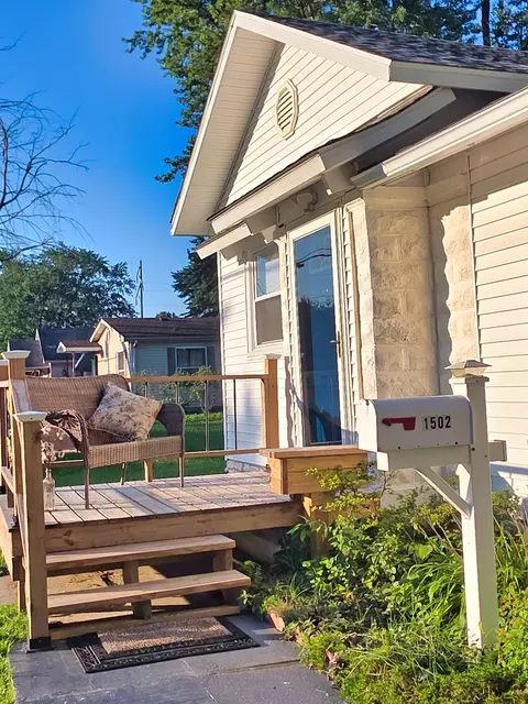 Exterior - 1502 N Walnut St, Olney, IL 62450 photo 7 of 12