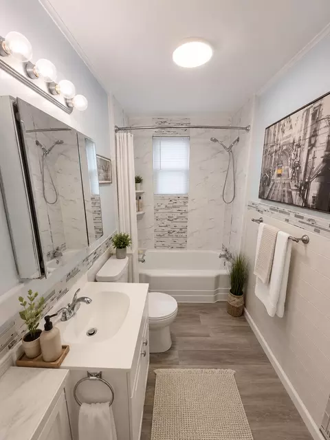 Bath - 1502 N Walnut St, Olney, IL 62450 photo 1 of 12