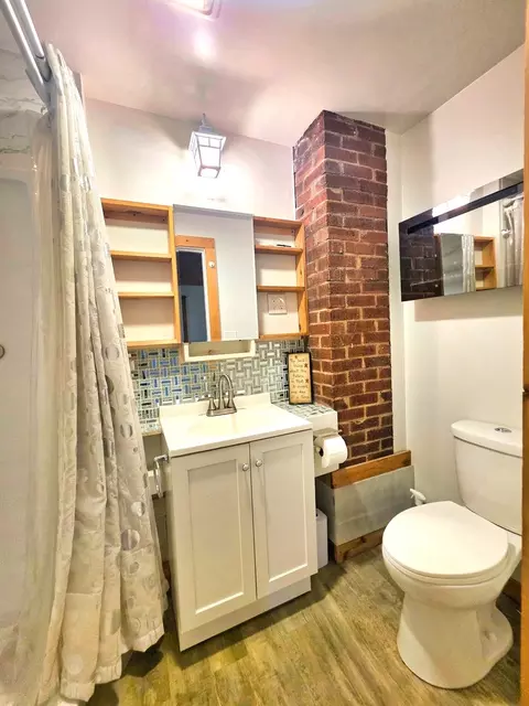 Bath - 1502 N Walnut St, Olney, IL 62450 photo 4 of 12