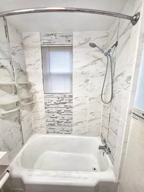 Bath - 1502 N Walnut St, Olney, IL 62450 photo 9 of 12
