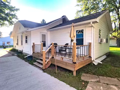 Exterior - 1502 N Walnut St, Olney, IL 62450 photo 4 of 12