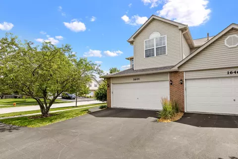 1644 Windward Ave, Naperville, IL 60563