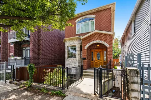 1435 W 16th St, Chicago, IL 60608