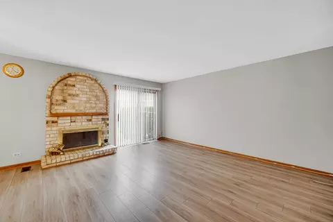 1264 Reading Ct, Wheaton, IL 60189 photo 8