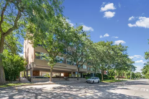 2020 St Johns Ave #207, Highland Park, IL 60035