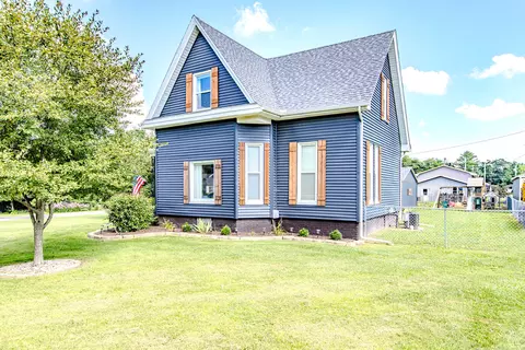 Exterior - 700 E Cedar St, Le Roy, IL 61752 photo 3 of 3