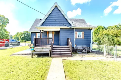 Exterior - 700 E Cedar St, Le Roy, IL 61752 photo 2 of 3