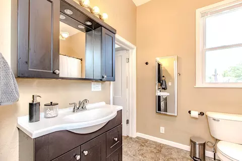 Bath - 700 E Cedar St, Le Roy, IL 61752 photo 1 of 3