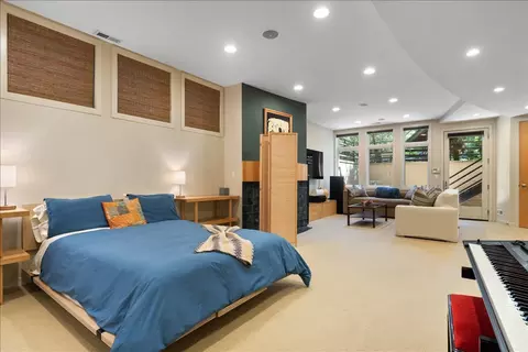 Bedroom - 930 W Wolfram St, Chicago, IL 60657 photo 7 of 7