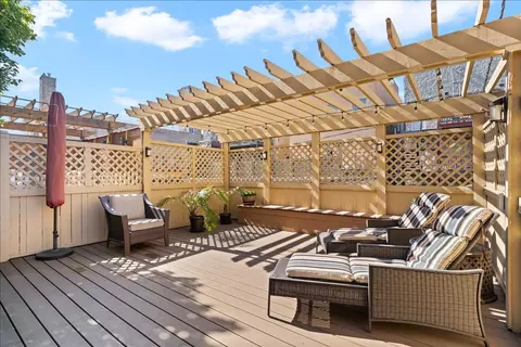 Exterior - 930 W Wolfram St, Chicago, IL 60657 photo 7 of 12