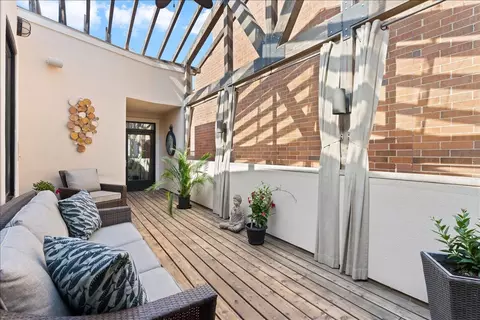 Exterior - 930 W Wolfram St, Chicago, IL 60657 photo 5 of 12