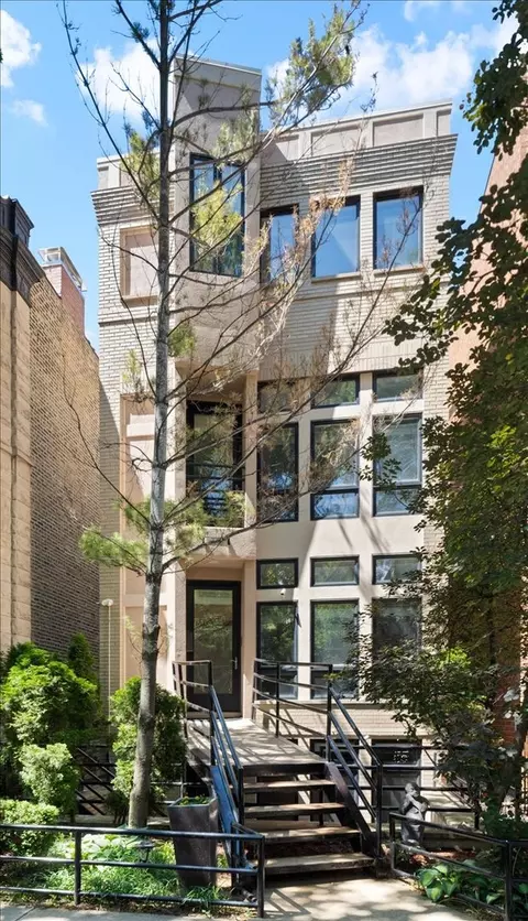 Exterior - 930 W Wolfram St, Chicago, IL 60657 photo 2 of 12