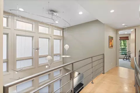 Entry Way - 930 W Wolfram St, Chicago, IL 60657 photo 3 of 5