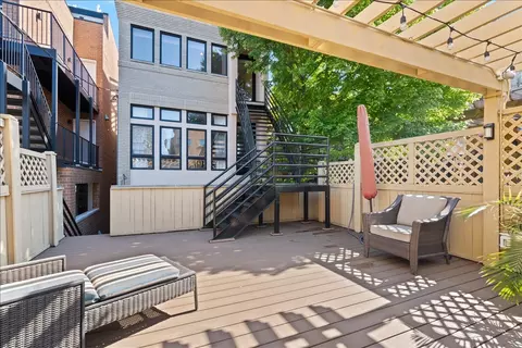 Exterior - 930 W Wolfram St, Chicago, IL 60657 photo 9 of 12