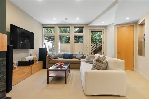Living - 930 W Wolfram St, Chicago, IL 60657 photo 6 of 6