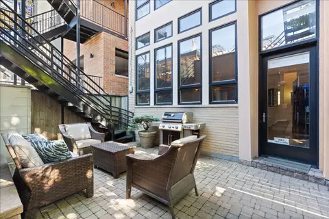 Exterior - 930 W Wolfram St, Chicago, IL 60657 photo 12 of 12