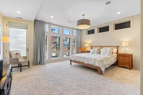 Bedroom - 930 W Wolfram St, Chicago, IL 60657 photo 1 of 7