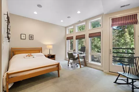 Bedroom - 930 W Wolfram St, Chicago, IL 60657 photo 2 of 7