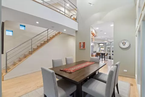 Dining - 930 W Wolfram St, Chicago, IL 60657 photo 4 of 5