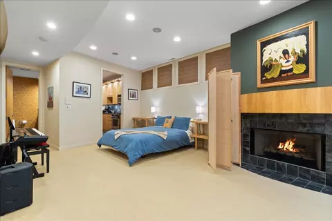 Bedroom - 930 W Wolfram St, Chicago, IL 60657 photo 6 of 7