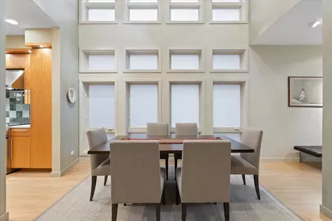 Dining - 930 W Wolfram St, Chicago, IL 60657 photo 2 of 5
