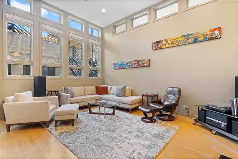 Living - 930 W Wolfram St, Chicago, IL 60657 photo 1 of 6