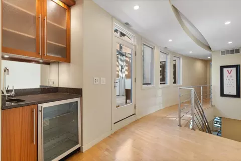 Entry Way - 930 W Wolfram St, Chicago, IL 60657 photo 5 of 5