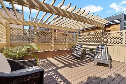 Exterior - 930 W Wolfram St, Chicago, IL 60657 photo 8 of 12