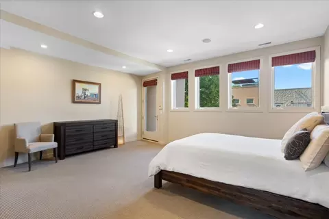 Bedroom - 930 W Wolfram St, Chicago, IL 60657 photo 4 of 7