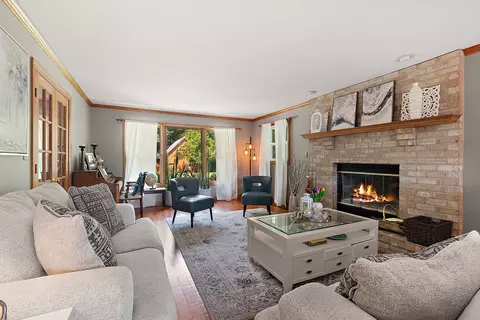 Living - 5205 Deerfield Dr, Morris, IL 60450 photo 2 of 2