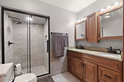 Bath - 5205 Deerfield Dr, Morris, IL 60450 photo 3 of 5