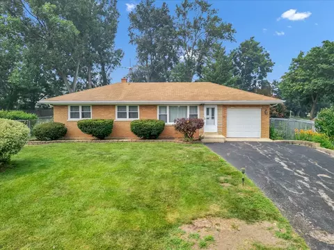 23 W566 Bryn Mawr Ave, Roselle, IL 60172