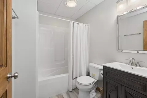 Bath - 8726 E Goodfarm Rd, Gardner, IL 60424 photo 4 of 4