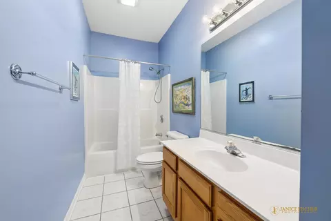 Bath - 1102 Joseph Cir, Johnsburg, IL 60051 photo 2 of 3