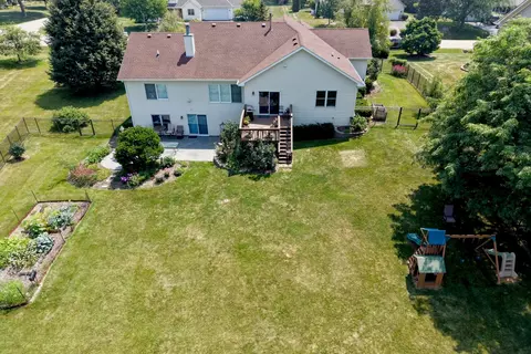 View/Area - 1102 Joseph Cir, Johnsburg, IL 60051 photo 2 of 8
