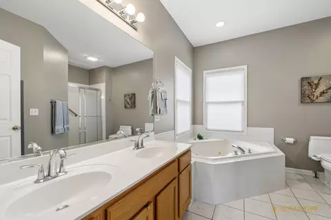 Bath - 1102 Joseph Cir, Johnsburg, IL 60051 photo 1 of 3