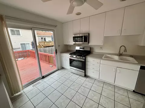 Kitchen - 1450 Sturbridge Ct, Hoffman Estates, IL 60192 photo 1 of 6