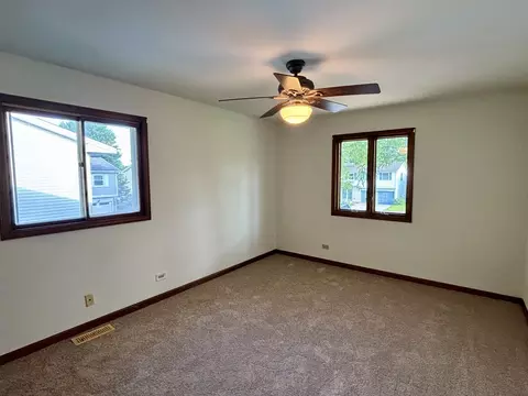 Bedroom - 1450 Sturbridge Ct, Hoffman Estates, IL 60192 photo 5 of 8