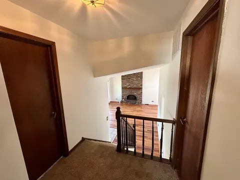 Entry Way - 1450 Sturbridge Ct, Hoffman Estates, IL 60192 photo 3 of 4