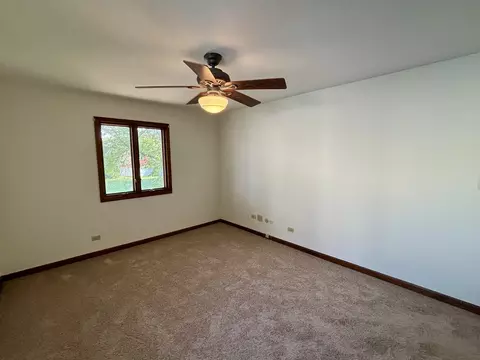 Bedroom - 1450 Sturbridge Ct, Hoffman Estates, IL 60192 photo 6 of 8