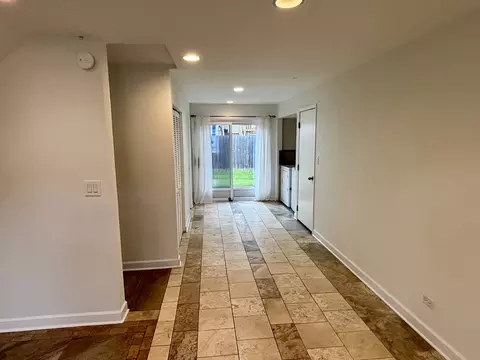 Entry Way - 1450 Sturbridge Ct, Hoffman Estates, IL 60192 photo 4 of 4