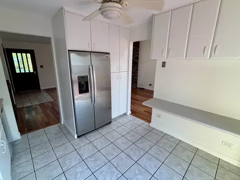 Kitchen - 1450 Sturbridge Ct, Hoffman Estates, IL 60192 photo 5 of 6